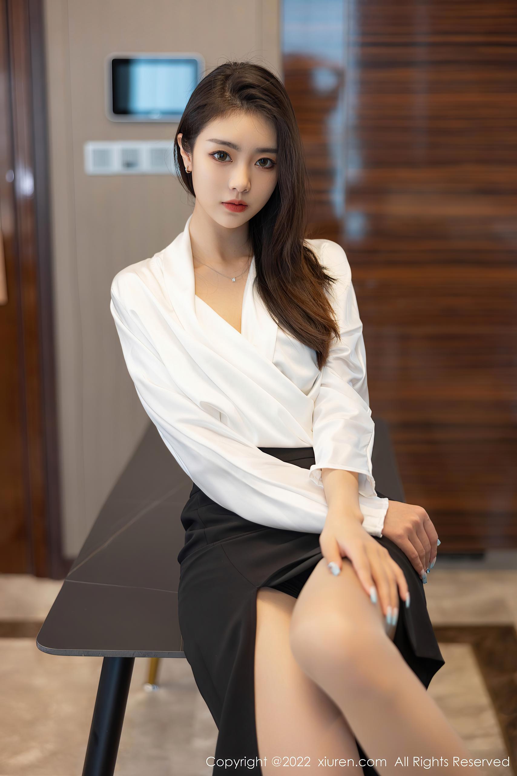 隐形眼镜买月抛还是半年抛！泡妞大全